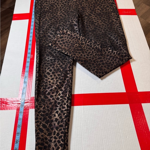 Wild Elegance Leopard Print Leggings - Picture 2 of 7
